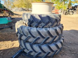 Інтернет-аукціон:  NEKOMPLETNA SADA PRÍDAVNÝCH KOLIES NA CLAAS ARES697/ JOHN DEERE