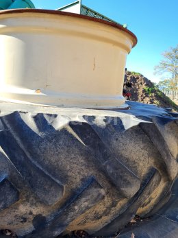 Online aukce:   NEKOMPLETNA SADA PRÍDAVNÝCH KOLIES NA CLAAS ARES697/ JOHN DEERE