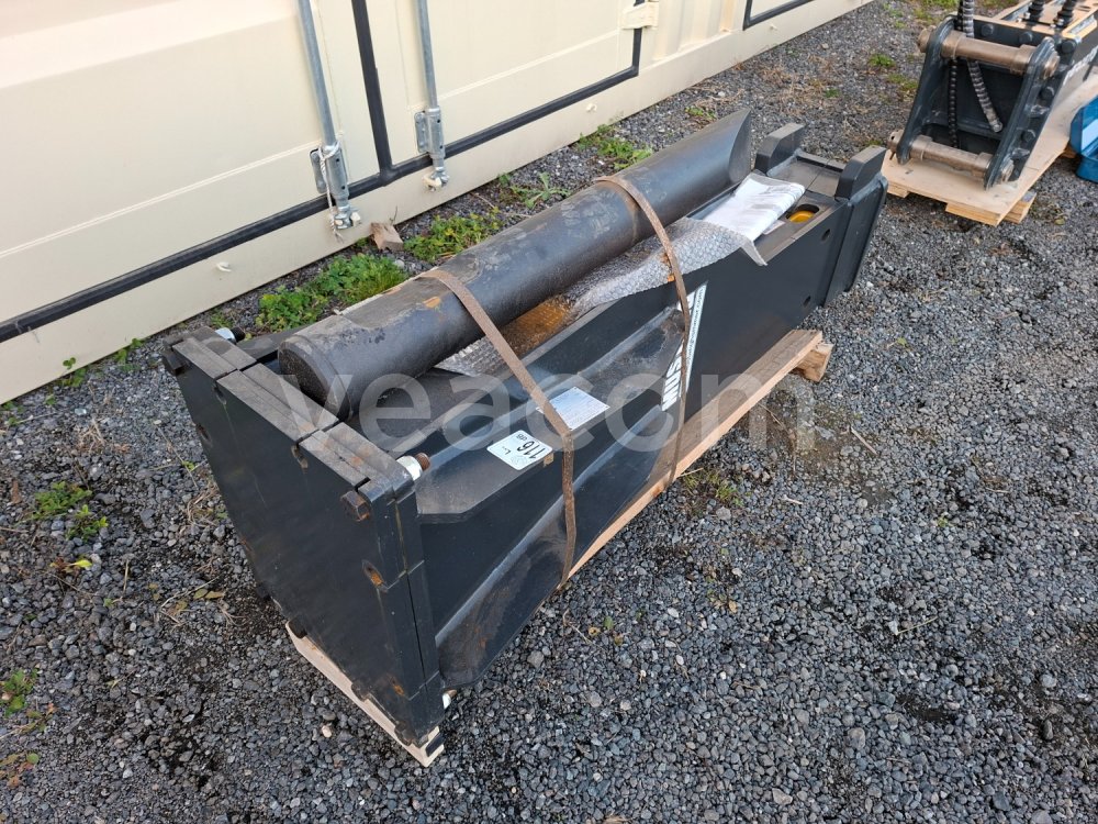 Online auction:  MUSTANG HM 1300 HYDRAULICKÉ KLADIVO NA BAGR (13 - 20 T)