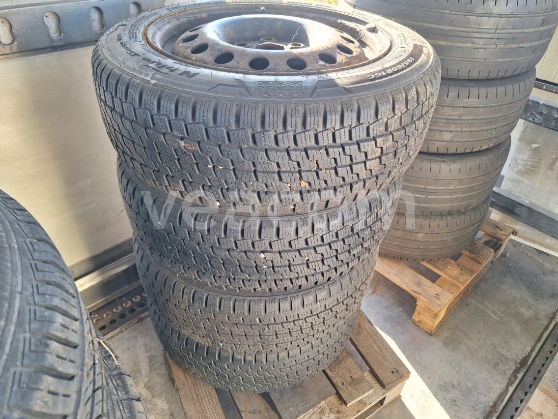 Online aukce:   SADA KOL PLECH