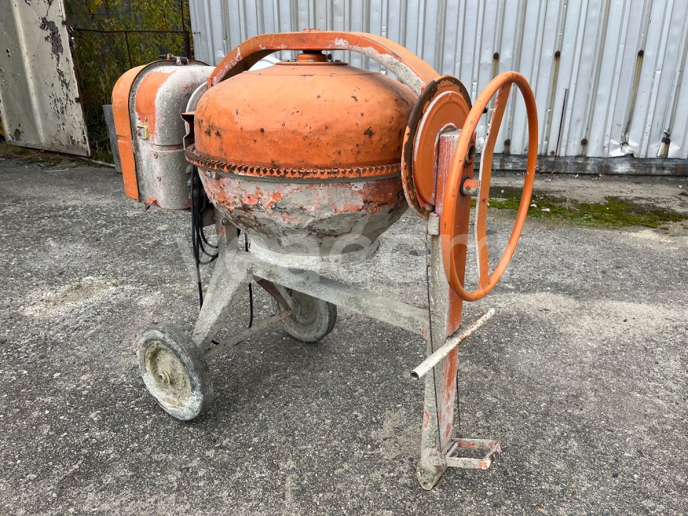 Online auction:  LESCHA S 180