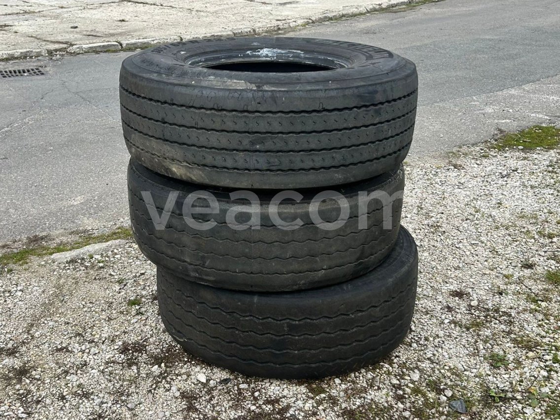 Online aukce:   3 KS PNEU R 22.5