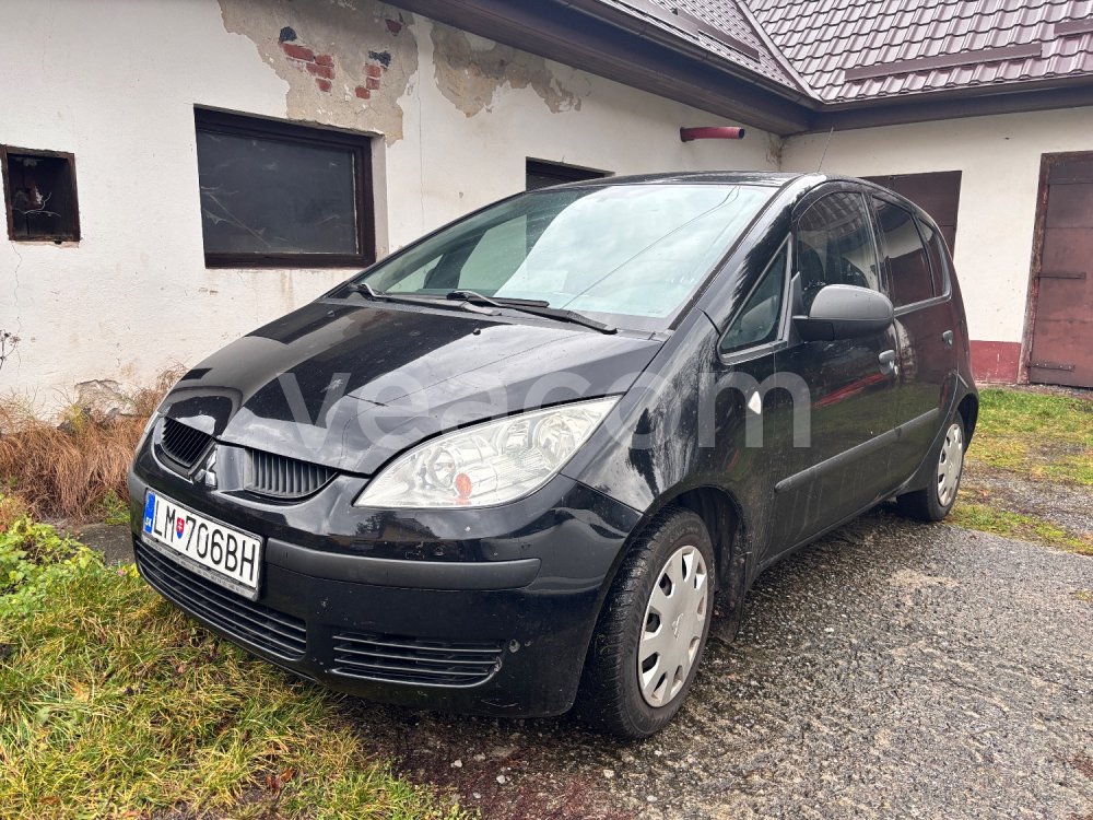 Online auction: MITSUBISHI  COLT