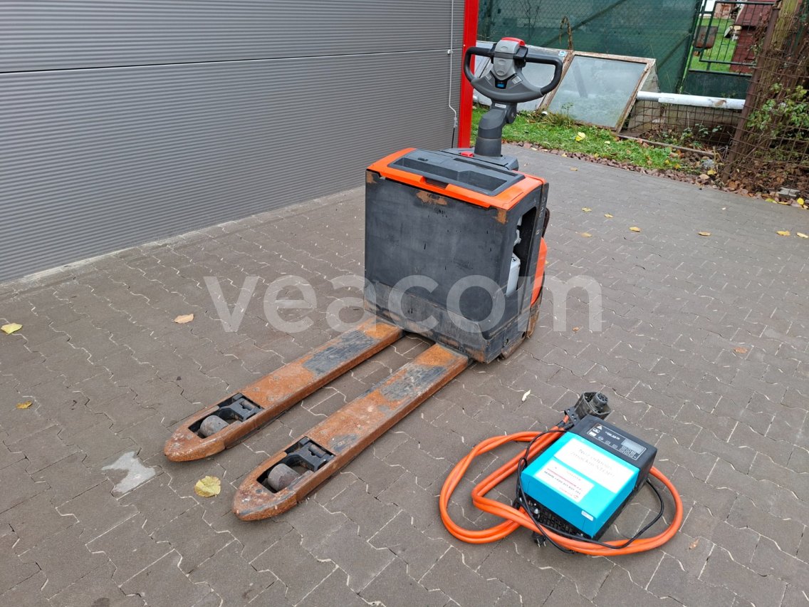 Online aukce: TOYOTA  LWE 200