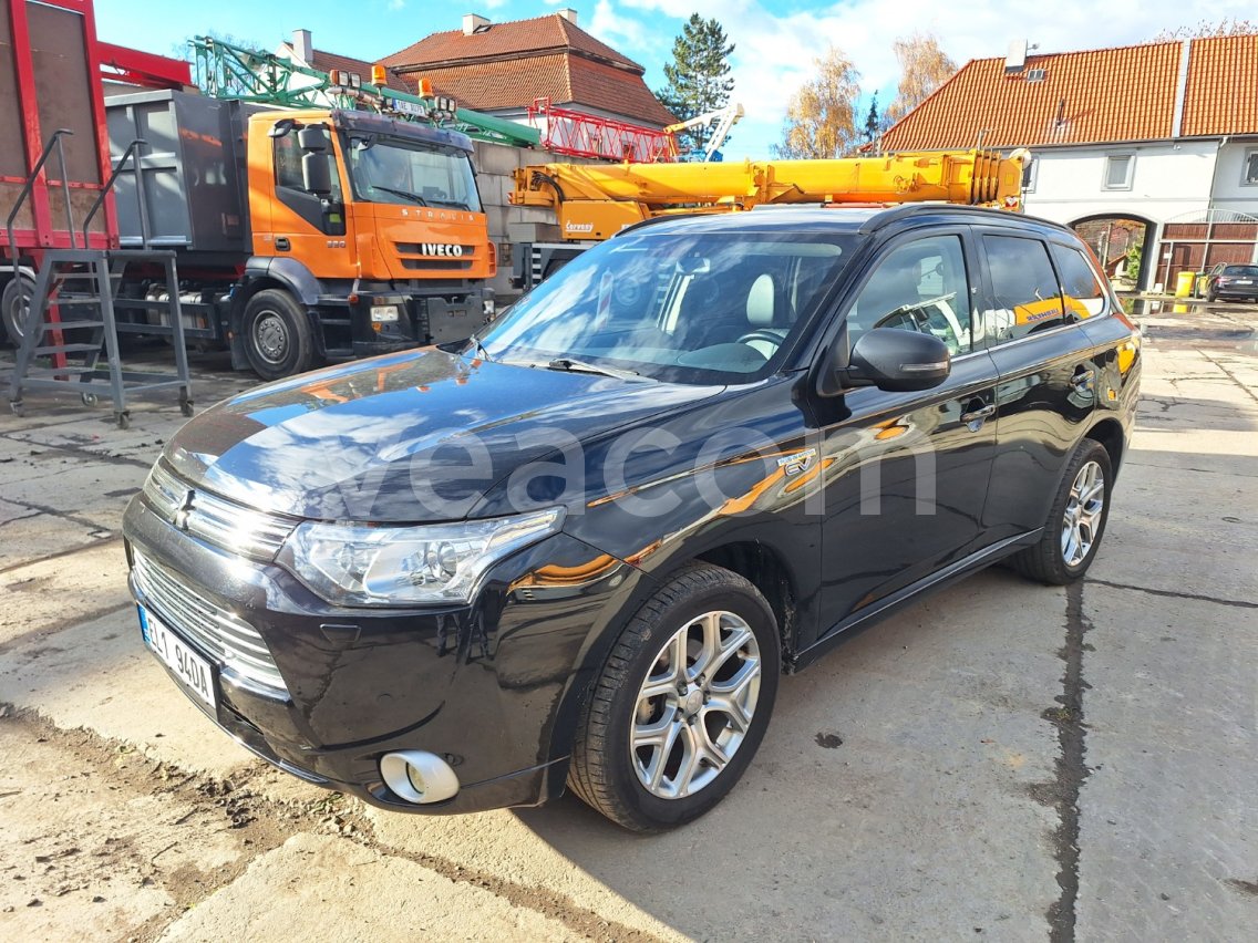 Online aukce: MITSUBISHI  OUTLANDER PHEV 4X4