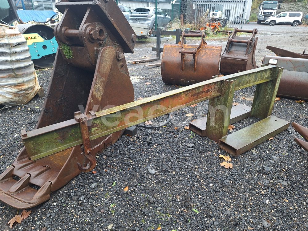 Online auction:  JEŘÁB NA PALETOVÉ VIDLE