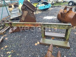 Online aukce:   JEŘÁB NA PALETOVÉ VIDLE