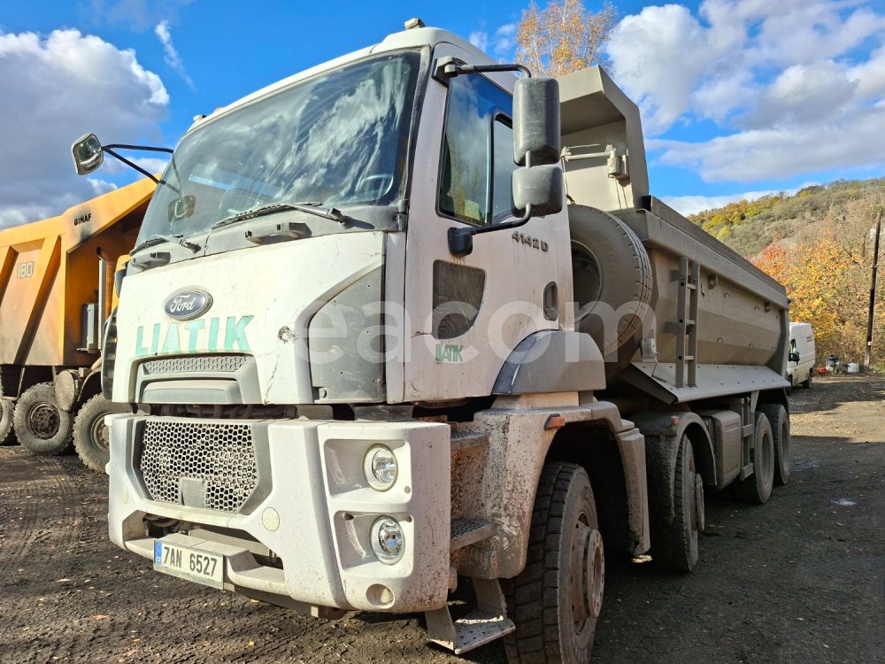 Online auction: FORD  CARGO 4142 8X4