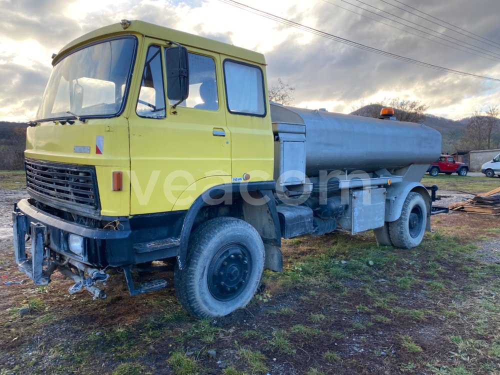 Online aukce: KAROSA  SA 8 - L 110