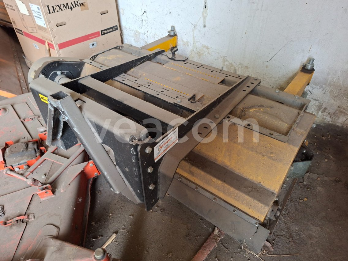 Online aukce: MÜTHING  MUE 140