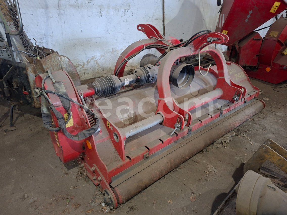 Online aukce: AGROSTROJ  UNI 240