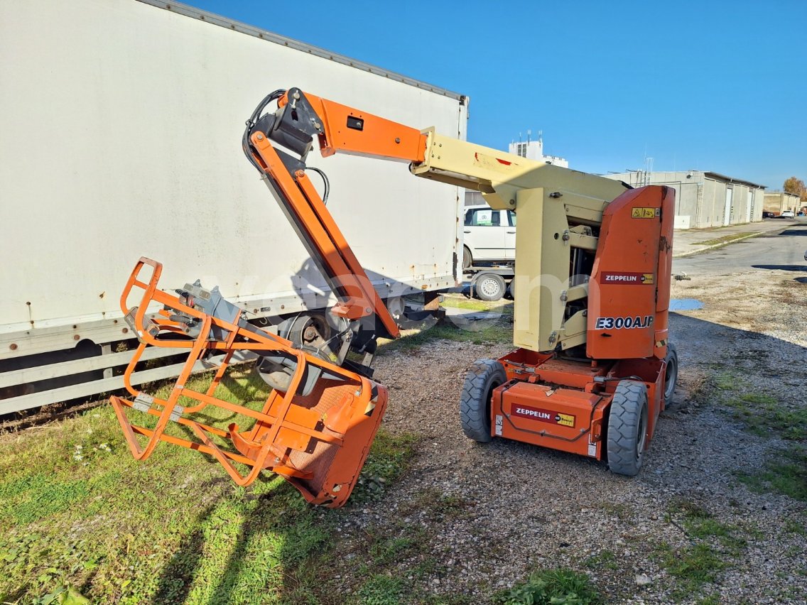 Online aukce: JLG  E300 AJP