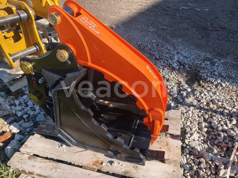 Online auction:  LOPATA S PŘIDRŽOVAČEM PRO BAGRY (5-9T)