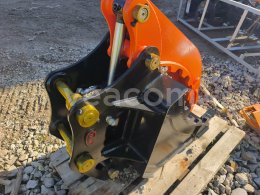 Online aukce:   LOPATA S PŘIDRŽOVAČEM PRO BAGRY (5-9T)