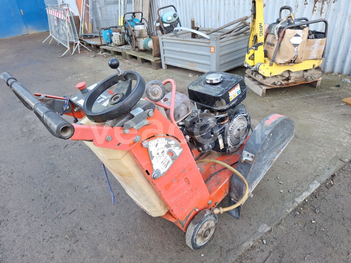 Online aukce:   HUSQVARNA FS400LV ŘEZAČKA NA BETON