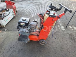 Online aukce:   HUSQVARNA FS400LV ŘEZAČKA NA BETON