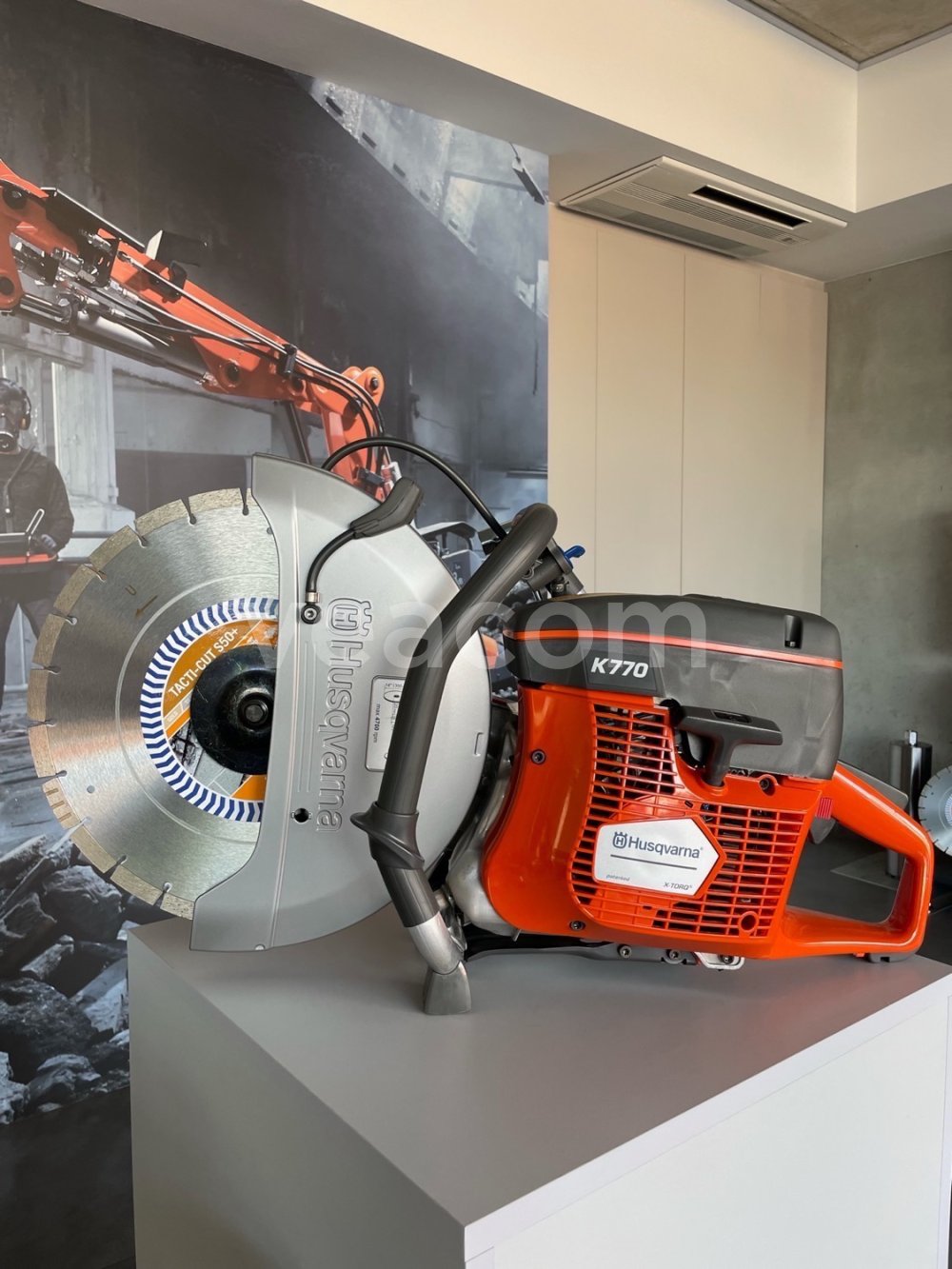 Online auction: HUSQVARNA  K770