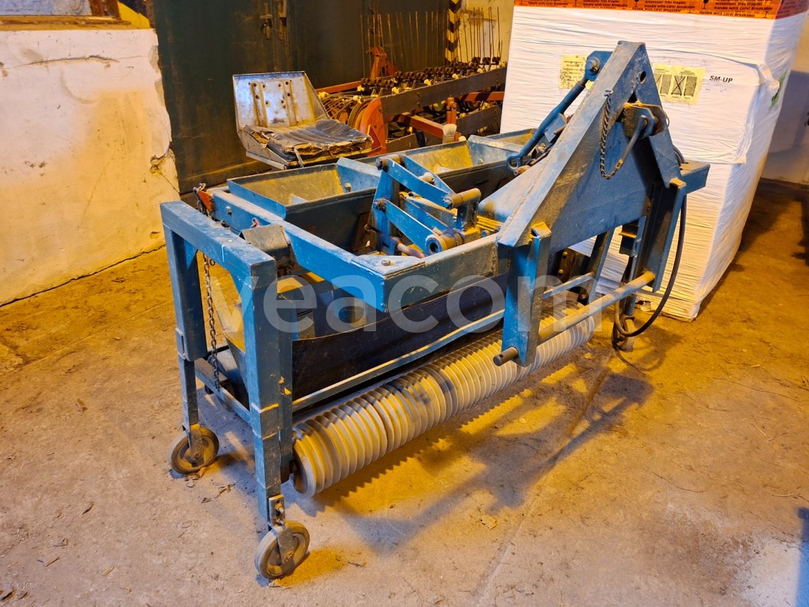 Online auction:   NESENÝ 7-MI ŘÁDKOVÝ SECÍ STROJ SSN 7