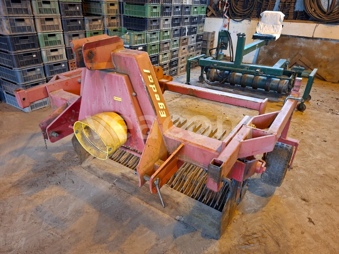 Online auction:   POLONESENÝ VIBRAČNÍ VYORÁVAČ SAZENIC EGEDAL