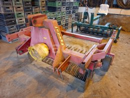 Online aukce:  POLONESENÝ VIBRAČNÍ VYORÁVAČ SAZENIC EGEDAL