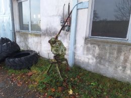 Online aukce:  STOJANOVÉ NŮŽKY NA PLECH