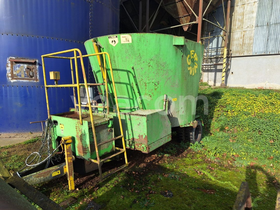 Online aukce:   KRMNÝ VŮZ CERNIN