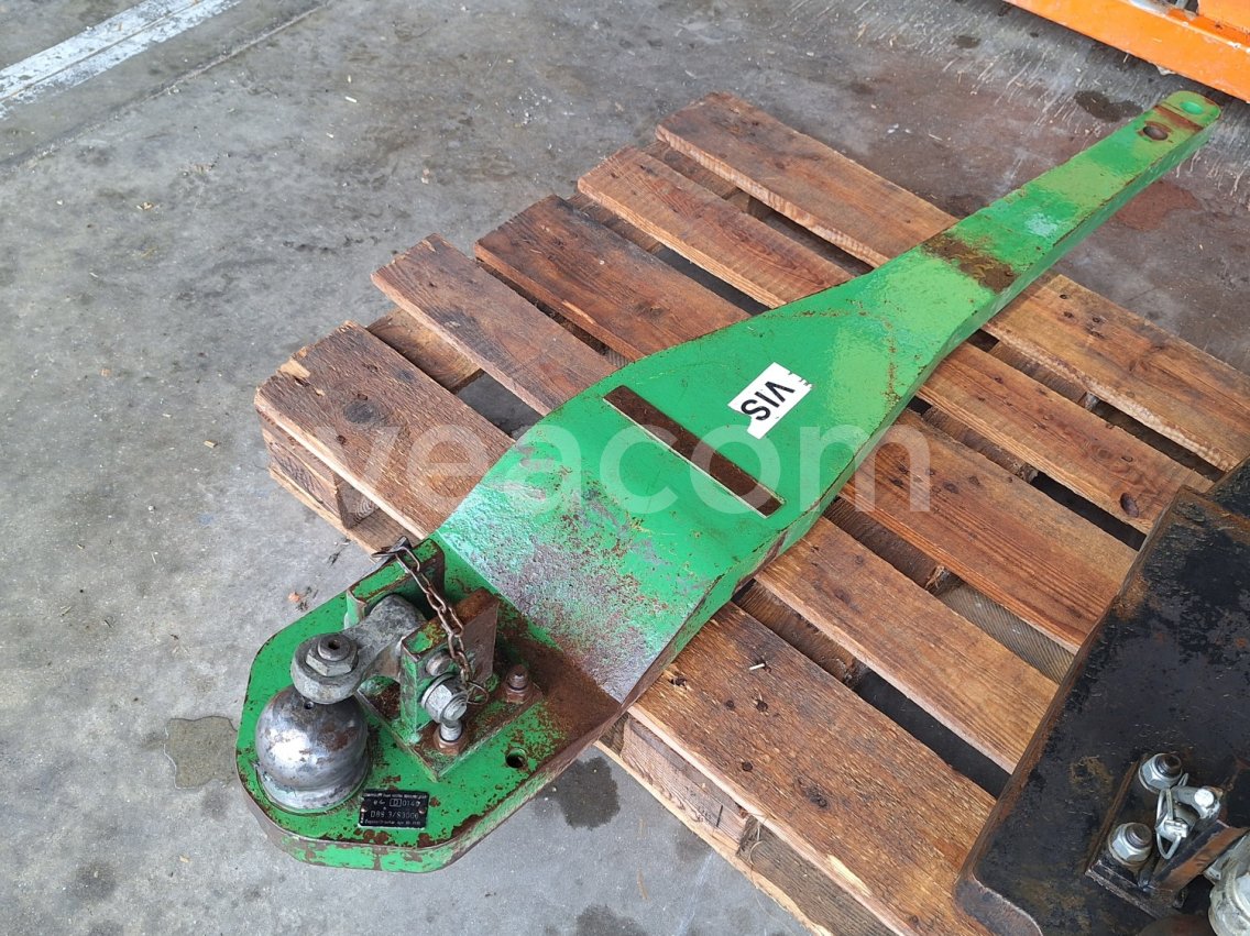 Online aukce:   TAŽNÉ ZAŘÍZENÍ K80 NA TRAKTOR JOHN DEERE