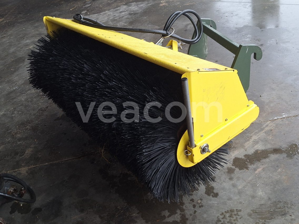 Online aukce: JOHN DEERE  60 BROOM