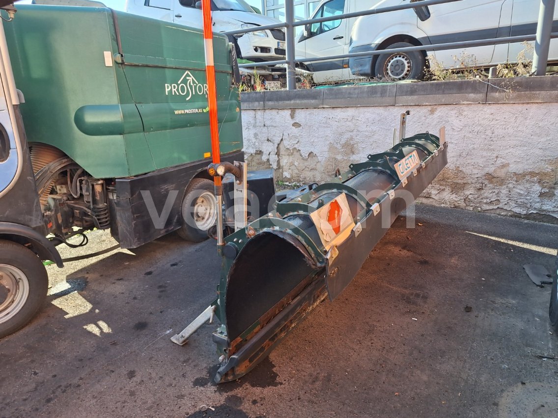 Online aukce: GILETTA  LC32