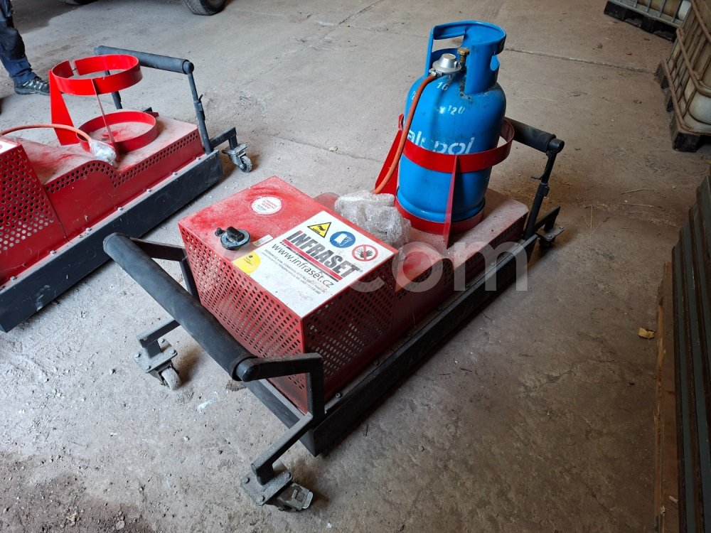 Online auction:  TPS-15 INFRAZÁŘIČ PRO OPRAVY ASFALTOVÝCH POVRCHŮ