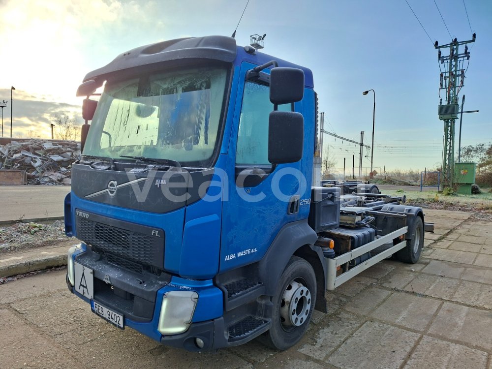 Online auction: VOLVO  FL 250