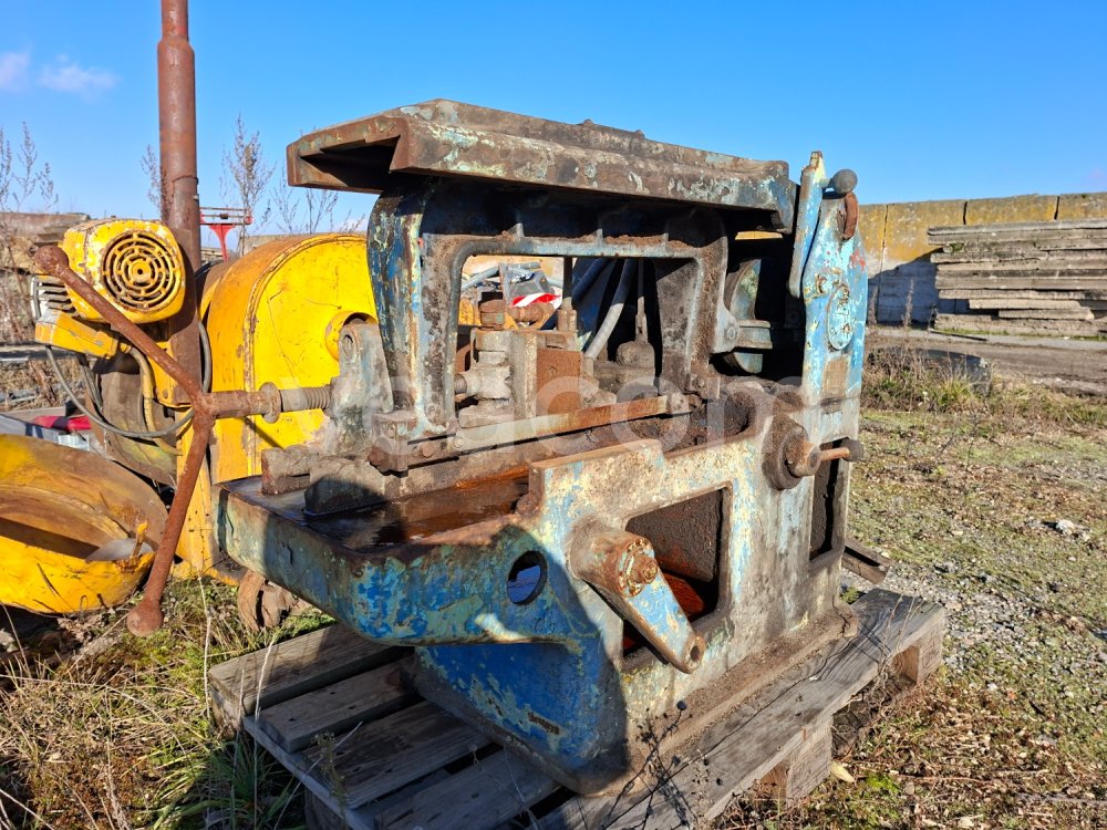 Online auction:  STROJNÍ PILA EKSPERIMENTALNIJ ZAVOD KALININA KRASNODAR 872