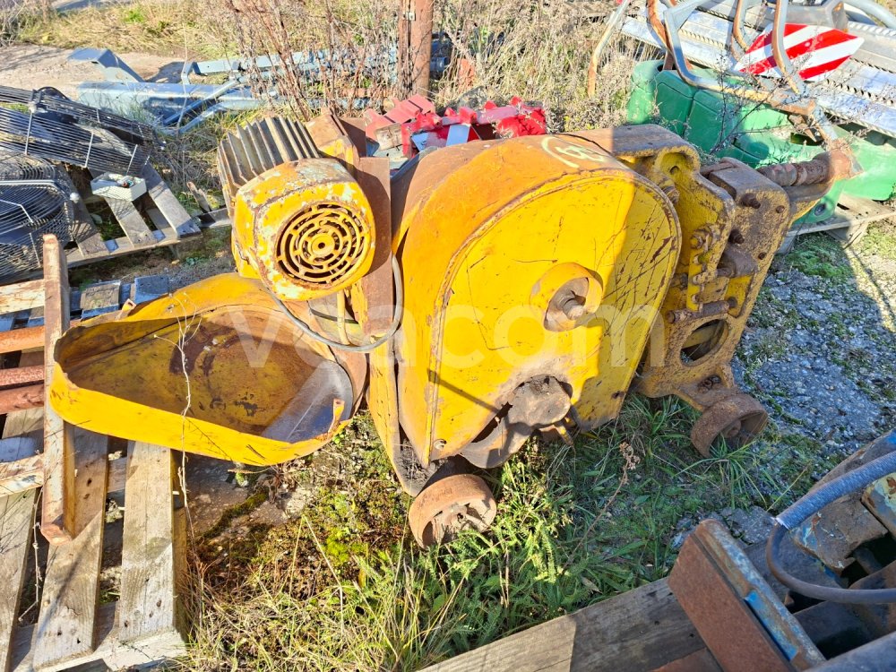 Online auction:  STROJNÍ NŮŽKY NA ARMATURY