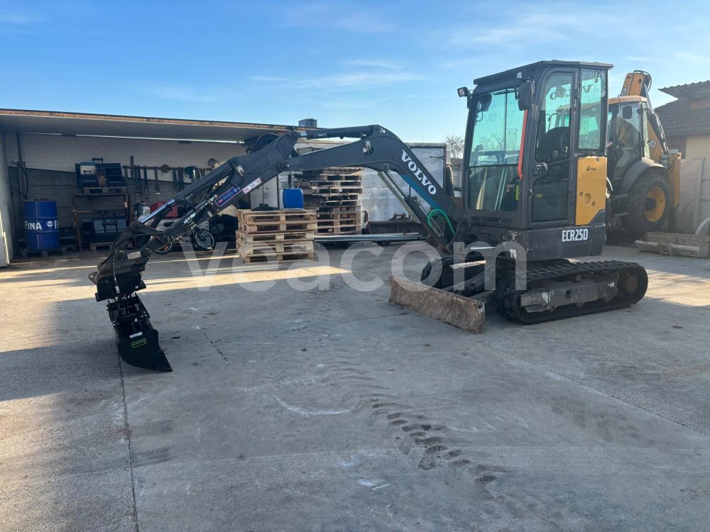 Online auction: VOLVO  ECR 25 D