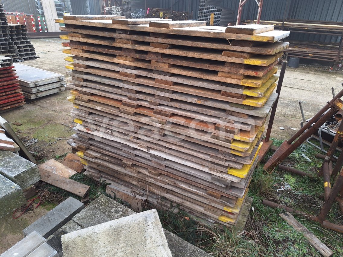 Online auction:   DŘEVĚNÉ PODLÁŽKY NA LEŠENÍ - 100 KUSŮ