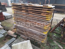 Online aukce:  DŘEVĚNÉ PODLÁŽKY NA LEŠENÍ - 100 KUSŮ