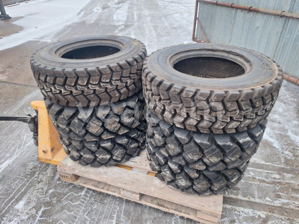 Online auction:  GUMY NA SMYKOVÝ NAKLADAČ BOBCAT