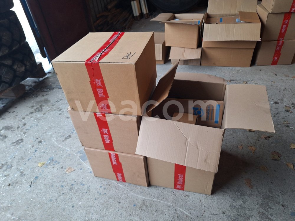 Online auction:  FILTRY DONALDSON NA SMYKOVÝ NAKLADAČ BOBCAT 773,S175