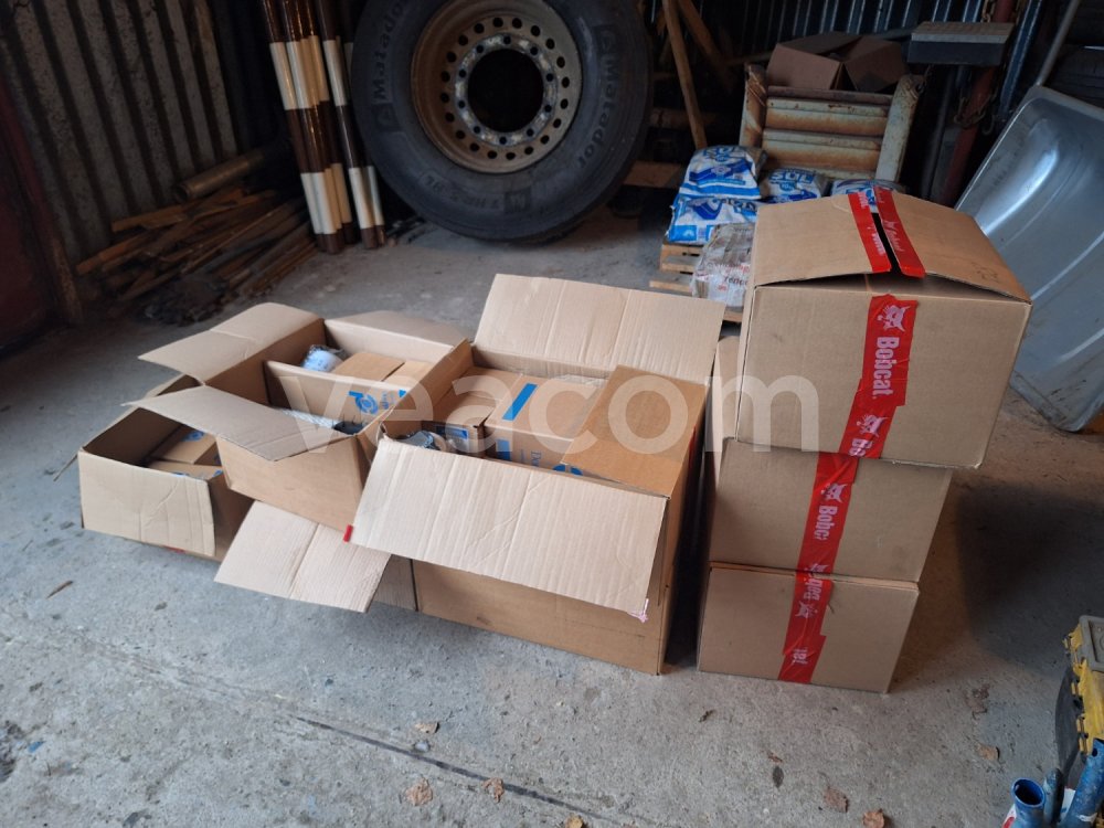 Online auction:  FILTRY DONALDSON NA SMYKOVÝ NAKLADAČ BOBCAT 853