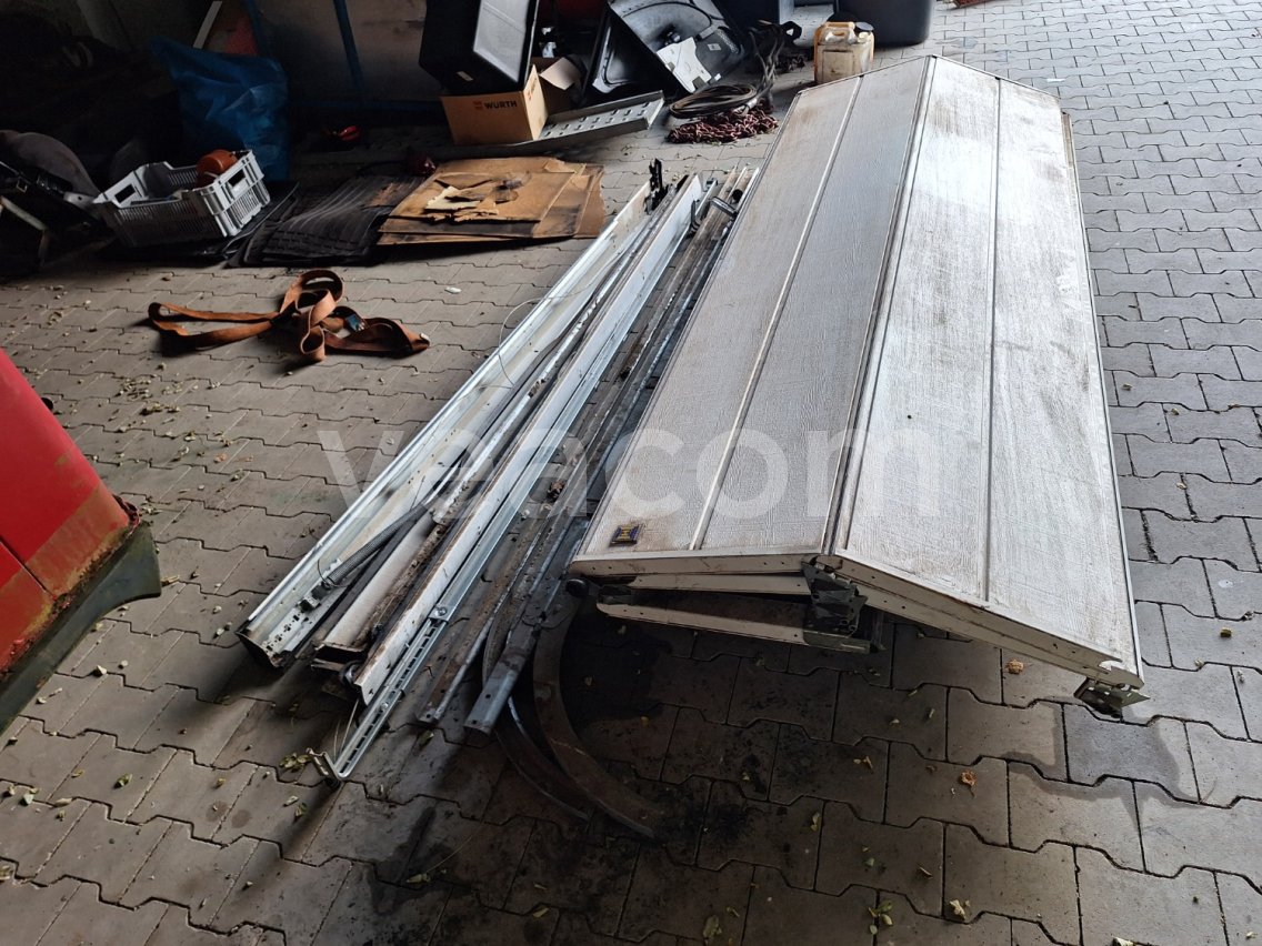 Online auction:   MALÉ SEKČNÍ VRATA