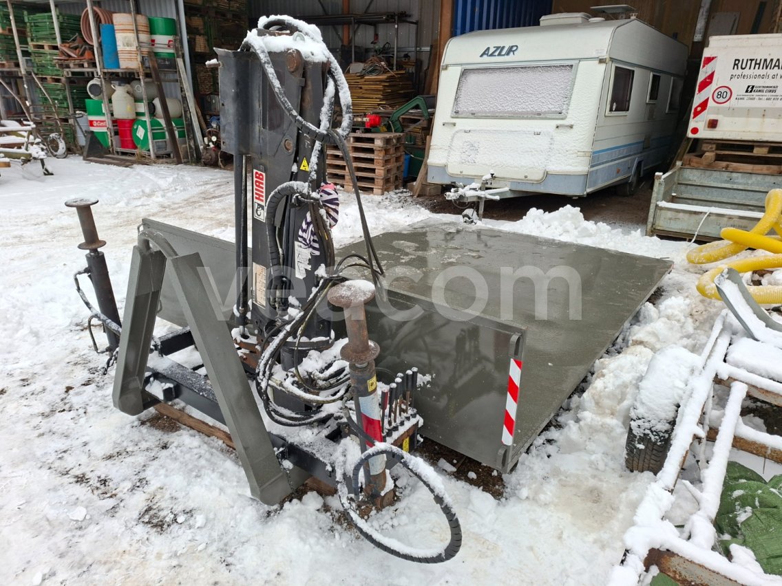 Online aukce:   PLOŠINA NA HÁKOVÝ NOSIČ KONTEJNERŮ + HYDRAULICKÁ RUKA HIAB 015