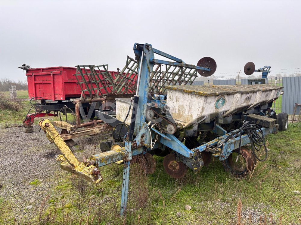 Online auction:  KINZE 2000