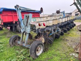 Online auction:   KINZE 2000