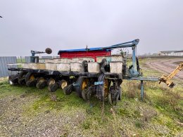 Online auction:   KINZE 2000