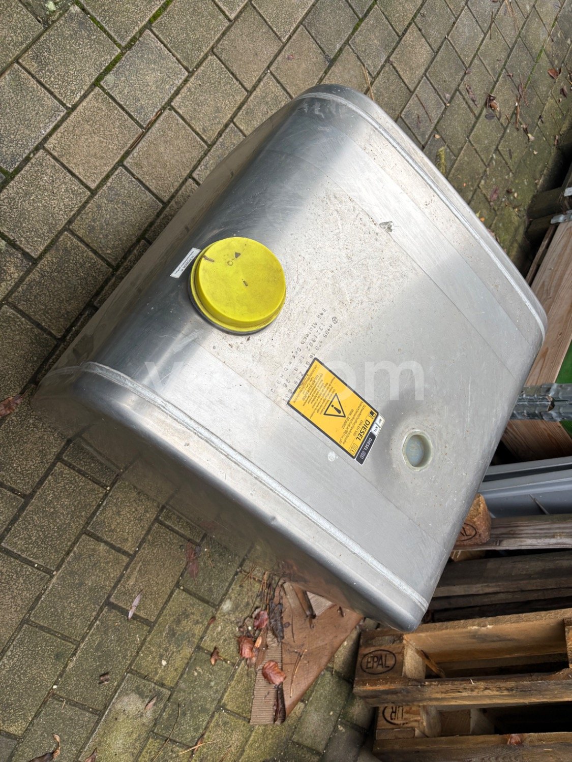 Online aukce:   NÁDRŽ NEREZ 200 LITROV MERCEDES UNIMOG