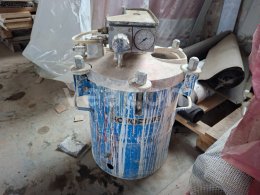 Интернет-аукцион:   TLAKOVÁ NÁDOBA NA MALÍŘSKOU BARVU KOVOFINIŠ PM 2