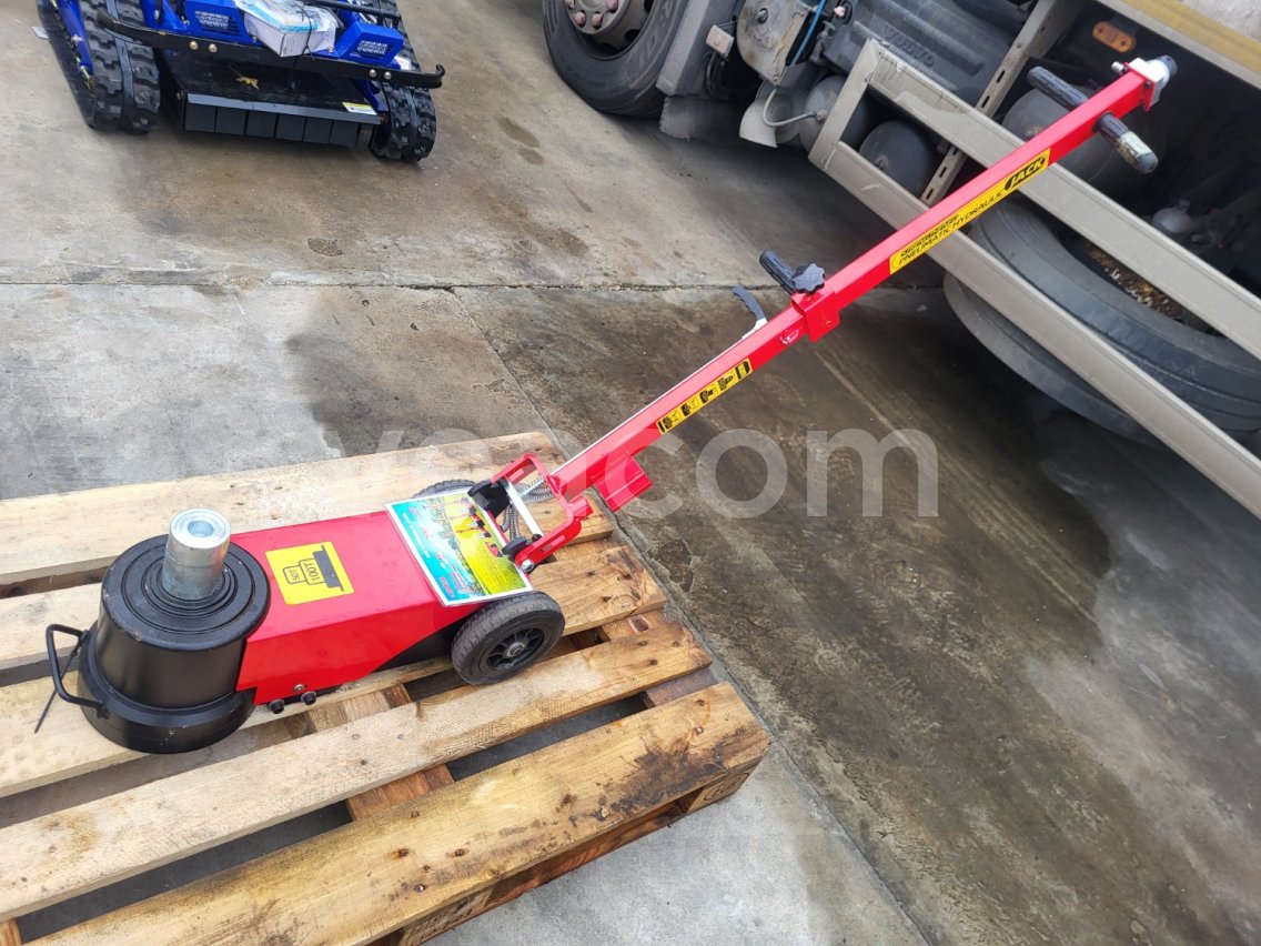 Online auction:   ZVOX JB100T-2