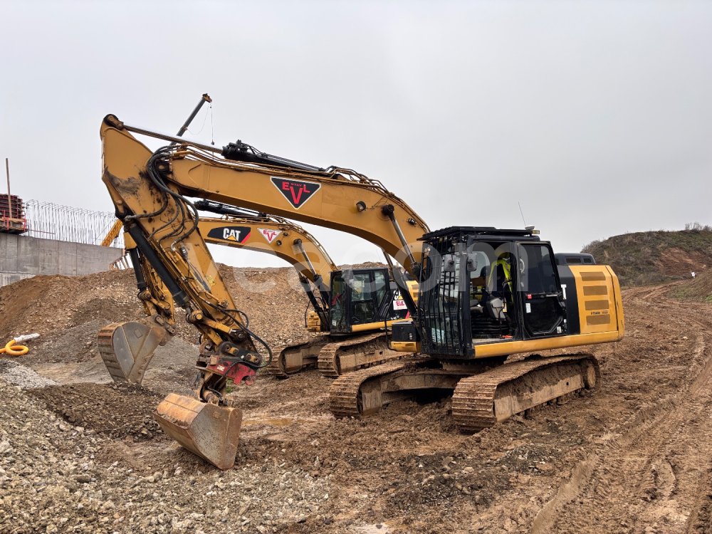 Online aukce: CAT  320 EL + PRÍSLUŠENSTVO