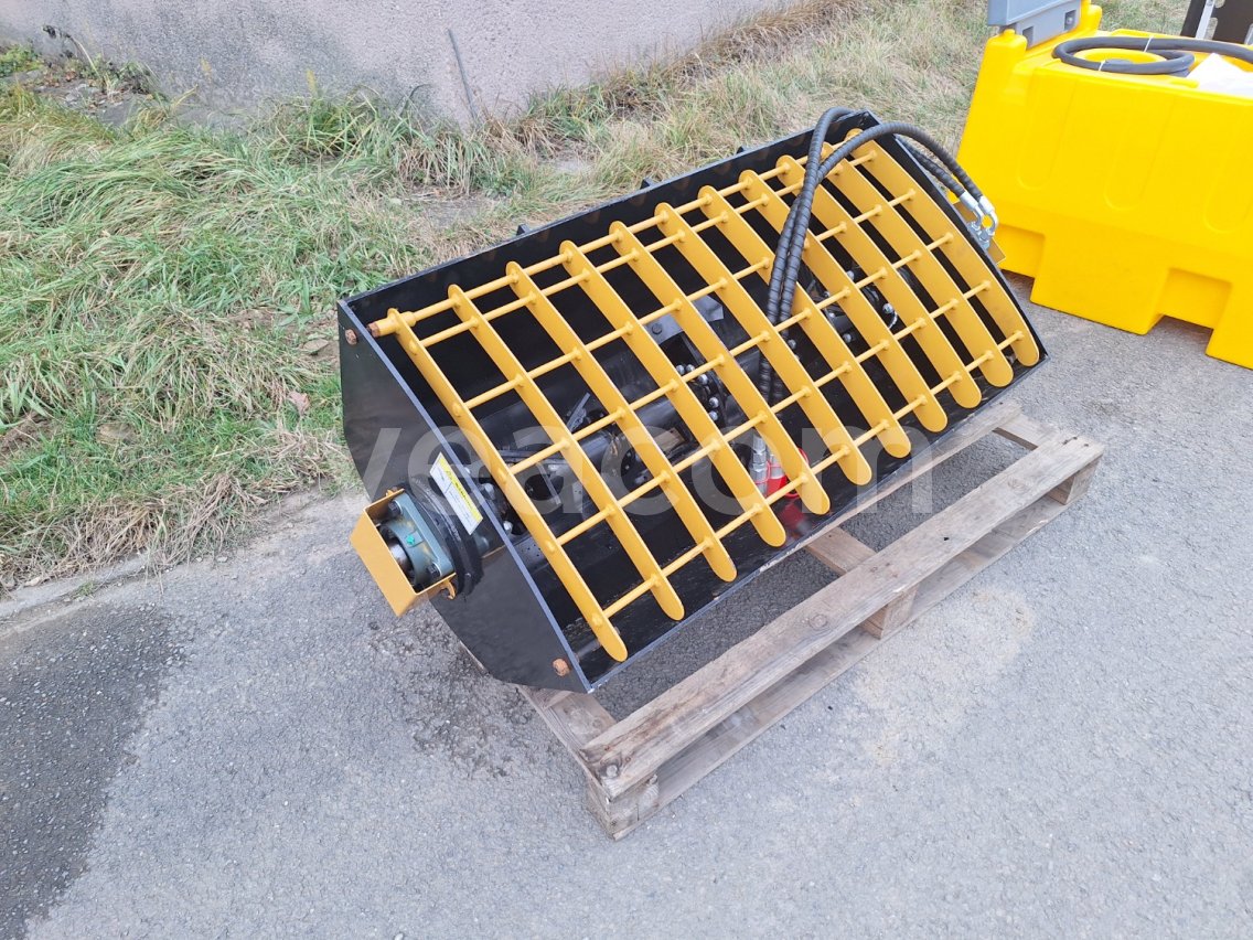 Online auction:   STARVOX SV-CM57 LŽÍCE NA MÍCHÁNÍ BETONU PRO MINI-NAKLADAČ