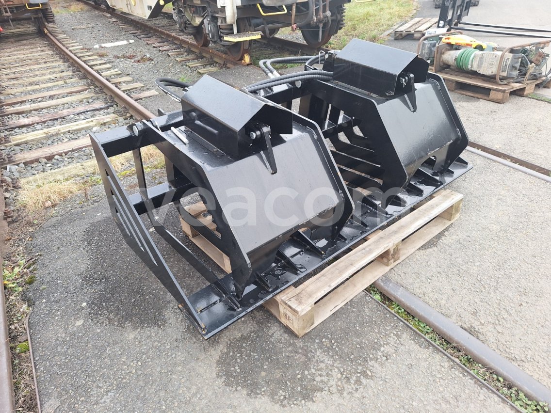 Online auction: GIYI  GY HWG72 LOPATA S PŘIDRŽOVAČEM